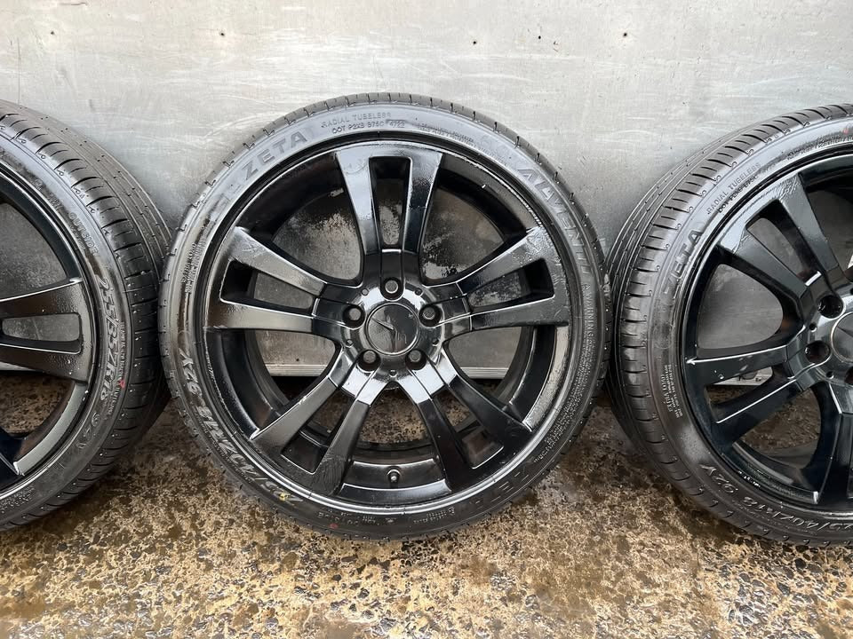 Mercedes Benz 18" Alloy Wheels with Excellent Tyres