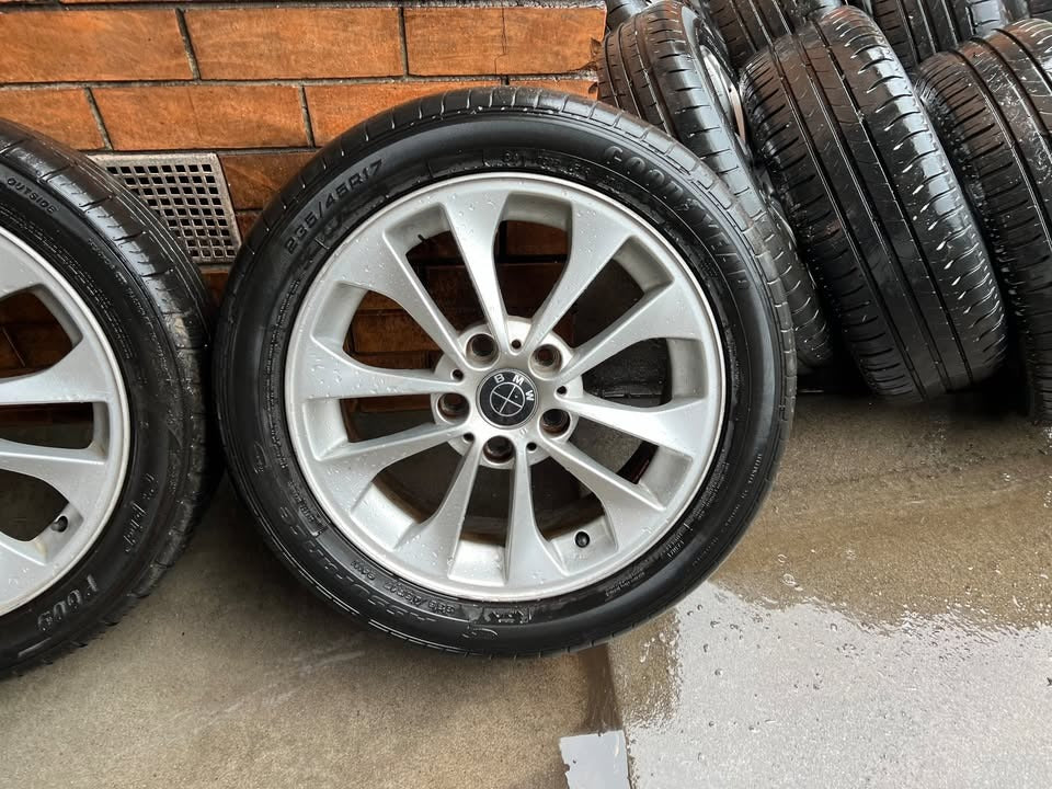 BMW 17 Inch Alloy Wheels with Good Tyres