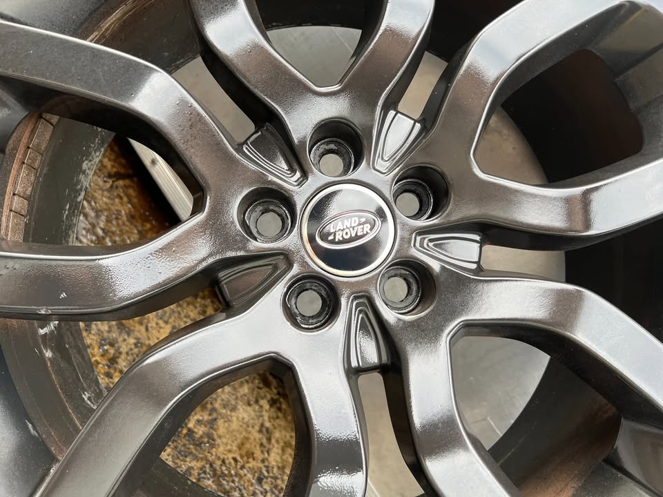 Land Rover Range Rover 20" Alloy Wheels with Good Tyres