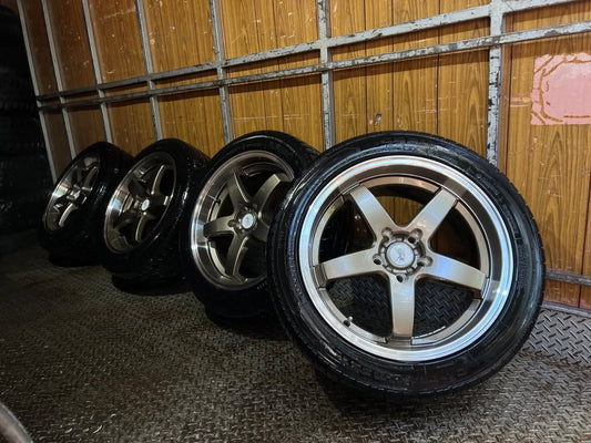 Dished 18" Gold/Chrome Alloy Wheels with Excellent Tyres