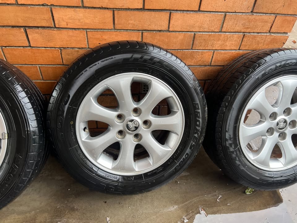 Holden Commodore VE 16" Alloy Wheels with Toyo Tyres