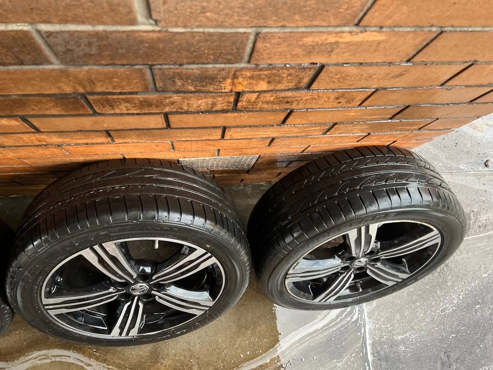 MG 17” Alloy Wheels with Good Tyres