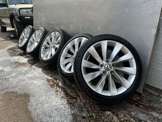Volkswagen CC Interlagos 18" Alloy Wheels with Good Tyres