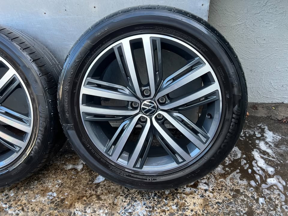 Volkswagen Tiguan 19" Alloy Wheels with Hankook Tyres