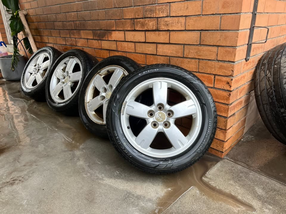 Mitsubishi Outlander 17" Alloy Wheels with Tyres