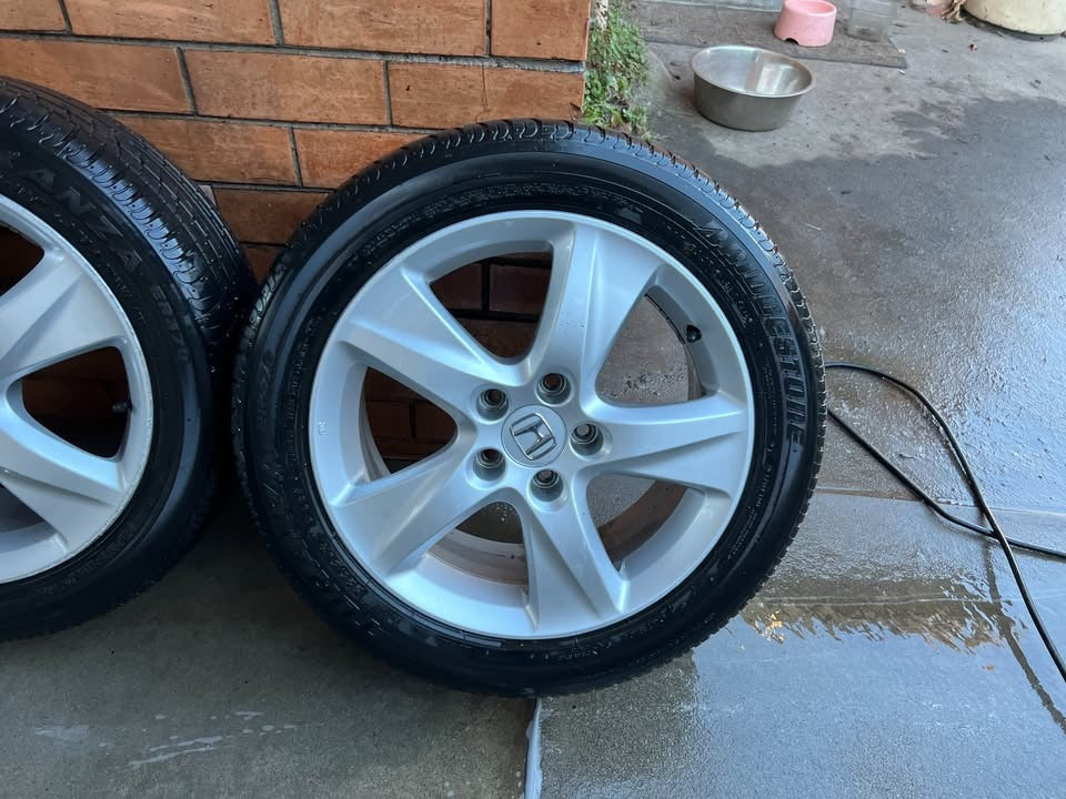Honda 17" Alloy Wheels with Bridgestone Tyres
