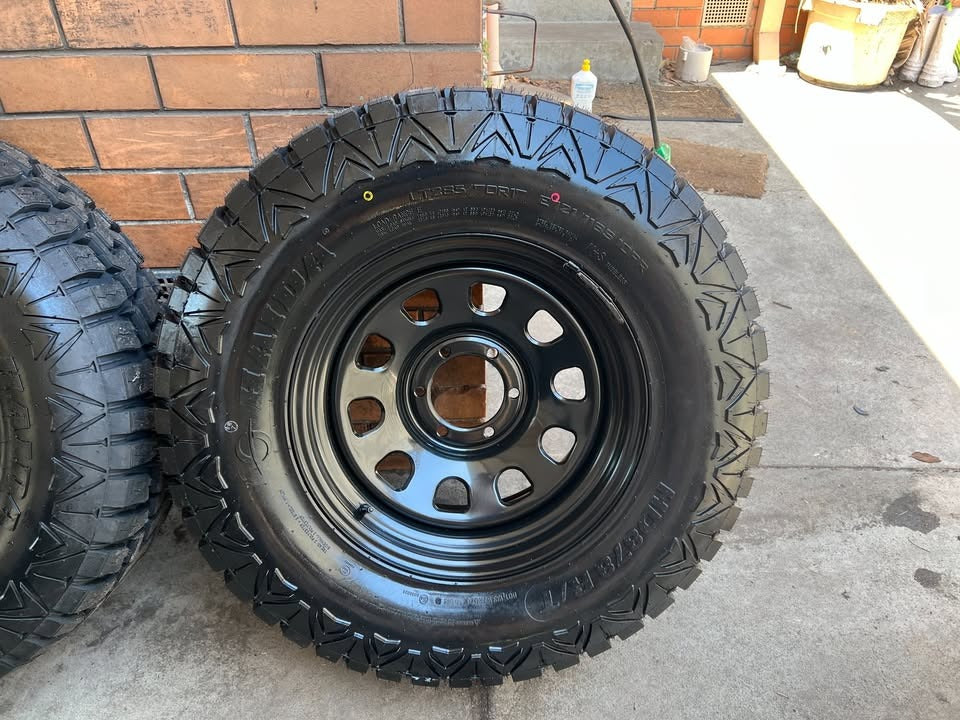 33" Rugged Terrain Tyres on 6 Stud Rims New