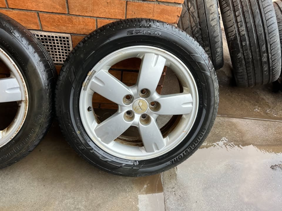 Mitsubishi Outlander 17" Alloy Wheels with Tyres