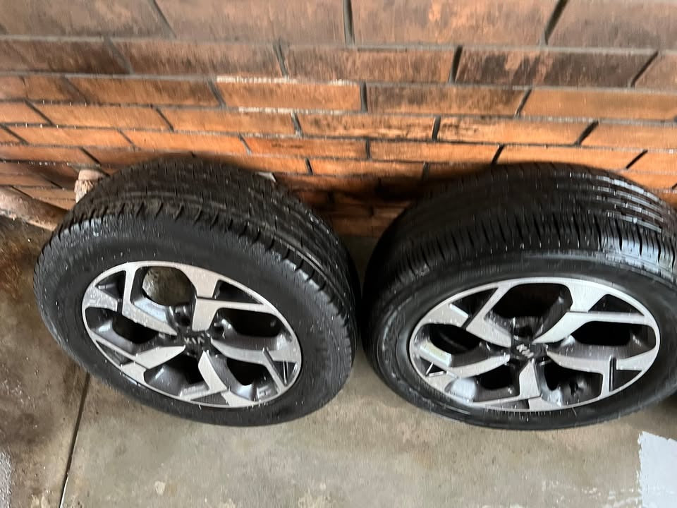 Kia Sorento 17” Alloy Wheels with Excellent Tyres
