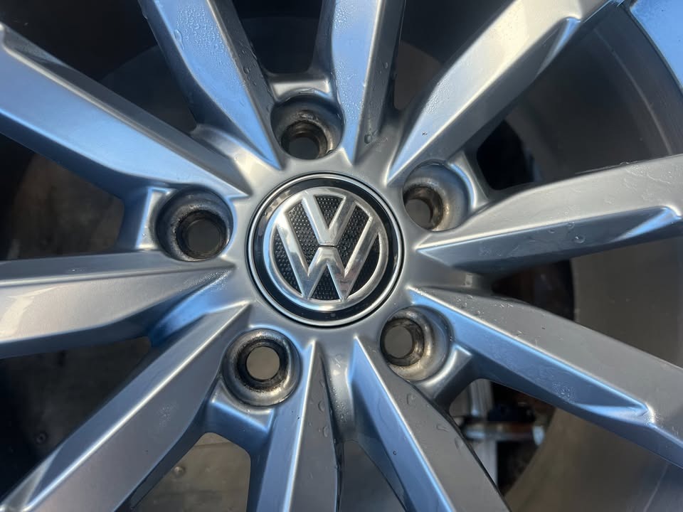 Volkswagen Golf/Passat 18" Alloy Wheels with Good Tyres