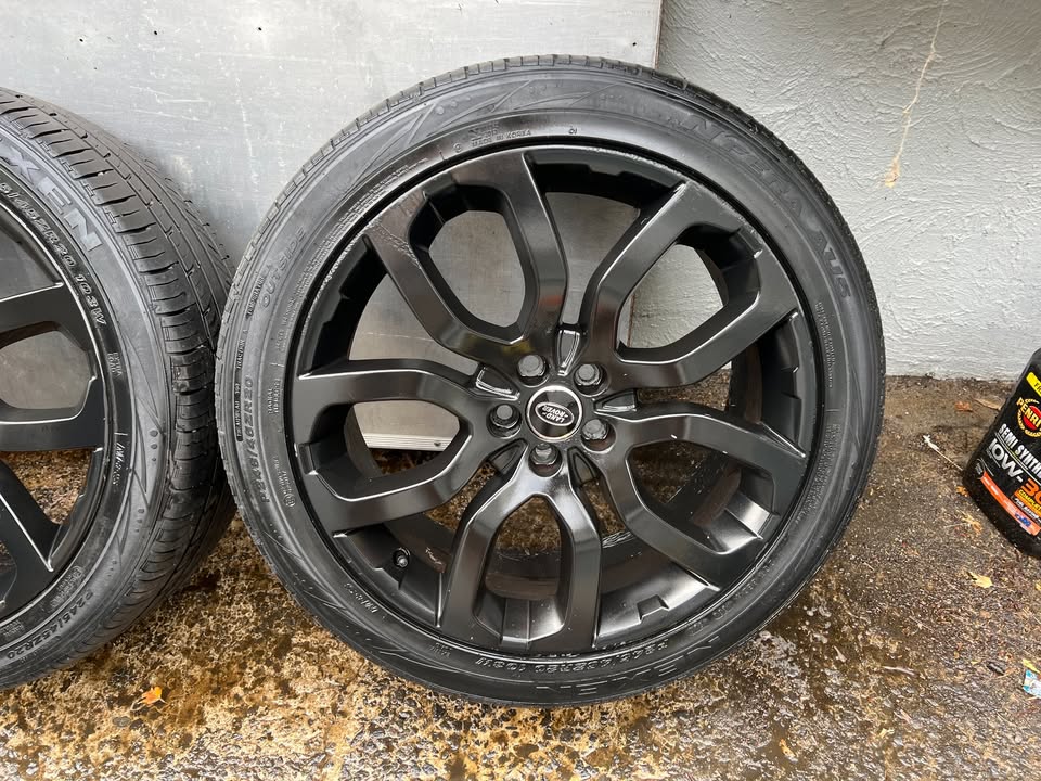 Land Rover Range Rover 20" Alloy Wheels with Good Tyres
