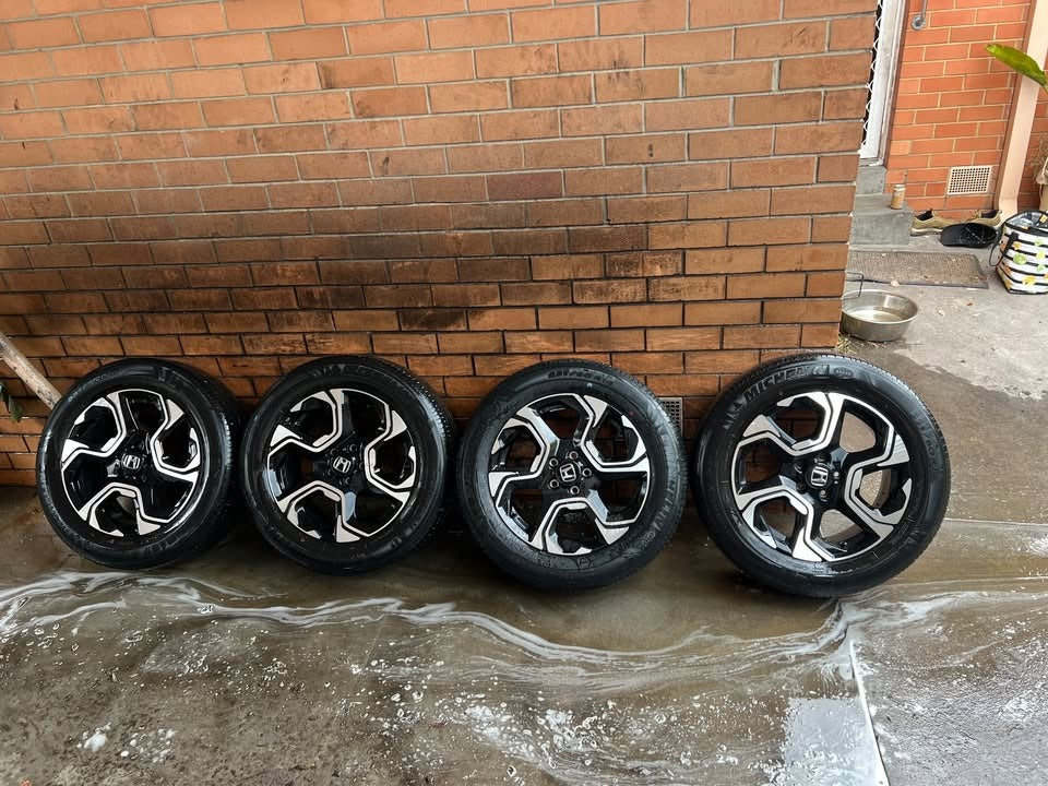 Honda CRV 18" Alloy Wheels with Michelin Tyres
