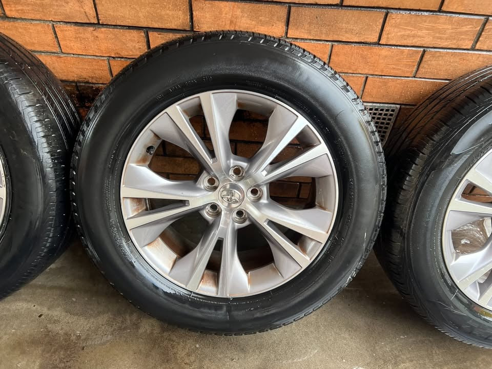 Toyota Kluger 18” Alloy Wheels with Good Tyres