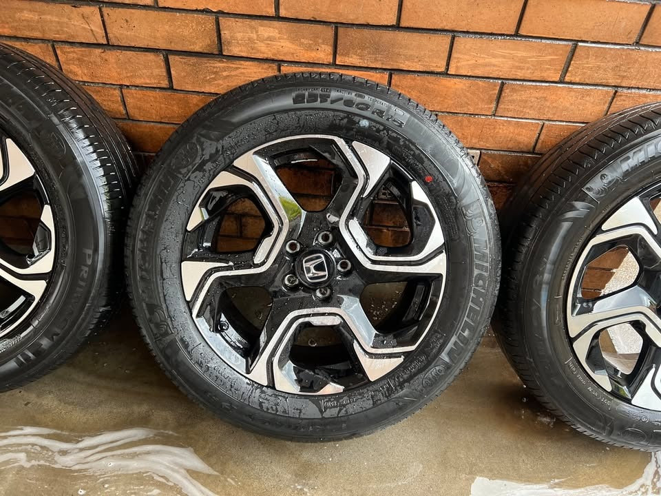Honda CRV 18" Alloy Wheels with Michelin Tyres