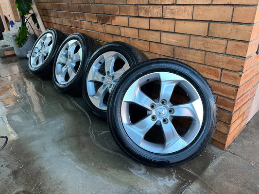 Honda HRV 17" Alloy Wheels with Near New Tyres