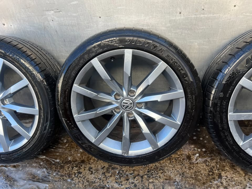 Volkswagen Golf/Passat 18" Alloy Wheels with Good Tyres