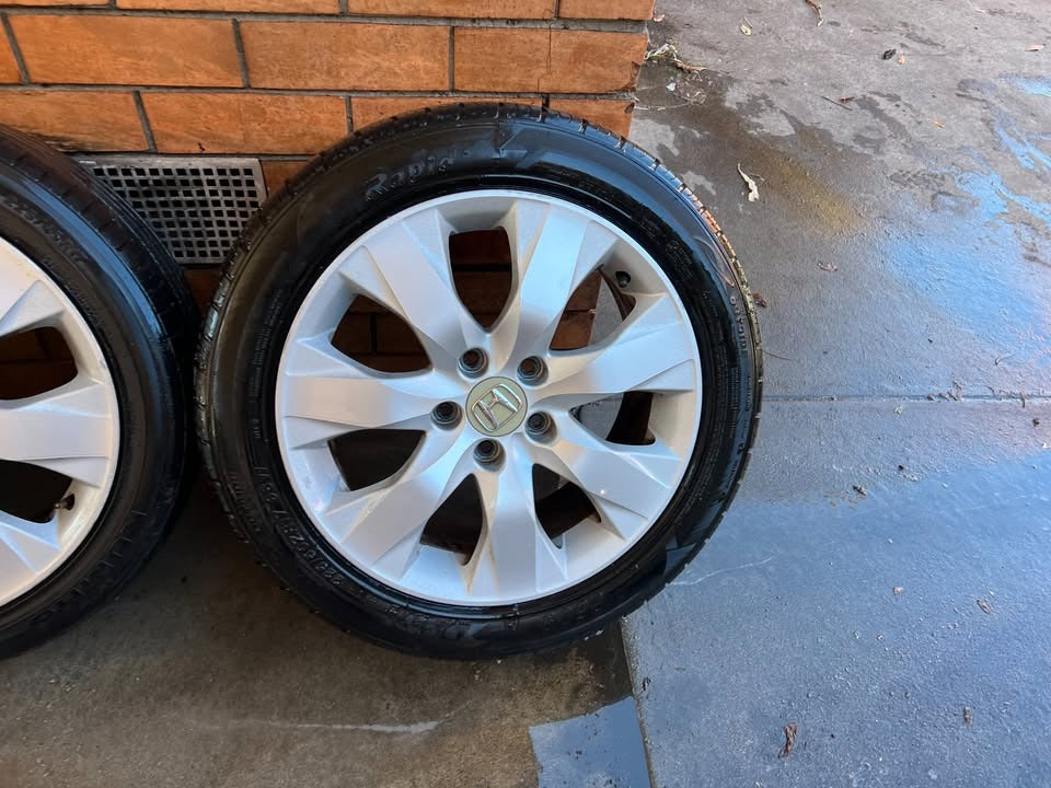 Honda Accord 17" Alloy Wheels with Very Good Tyres