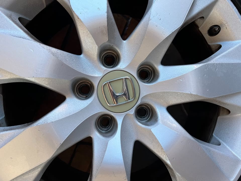 Honda Accord 17" Alloy Wheels with Very Good Tyres