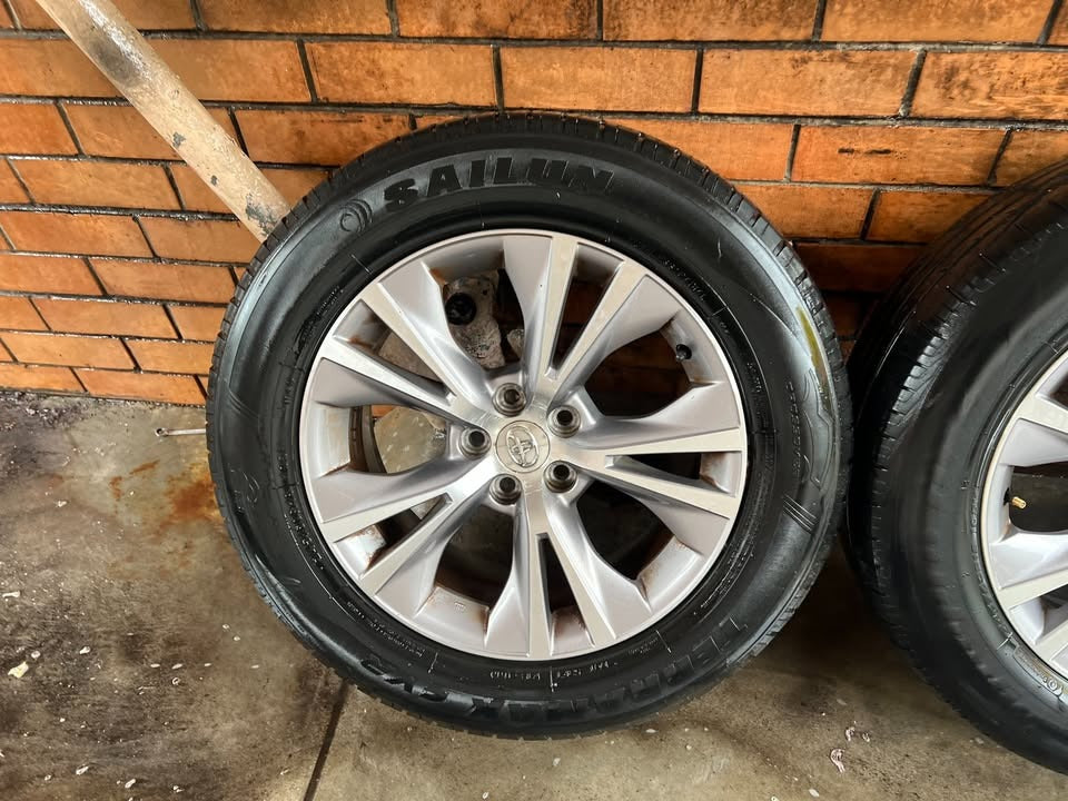 Toyota Kluger 18” Alloy Wheels with Good Tyres