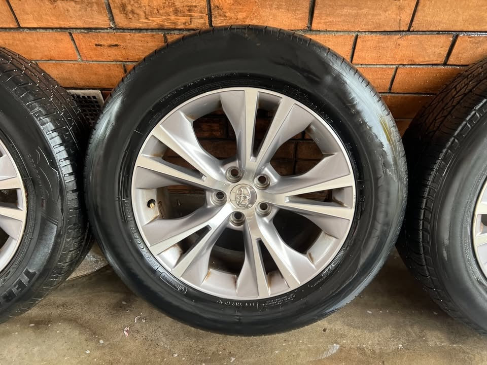 Toyota Kluger 18” Alloy Wheels with Good Tyres