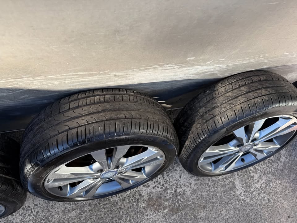 Mercedes Benz 18" Staggered C Class Alloy Wheels with Excellent Tyres