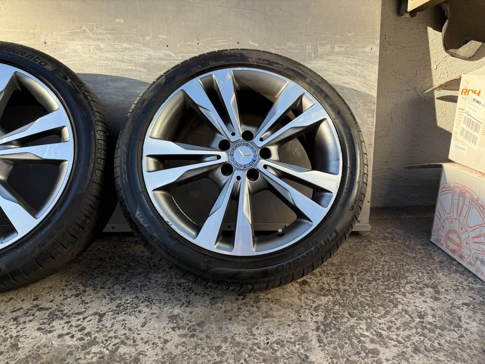 Mercedes Benz 18" Staggered C Class Alloy Wheels with Excellent Tyres