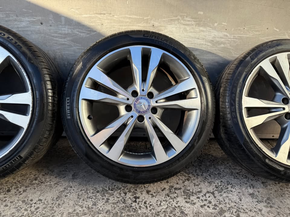Mercedes Benz 18" Staggered C Class Alloy Wheels with Excellent Tyres