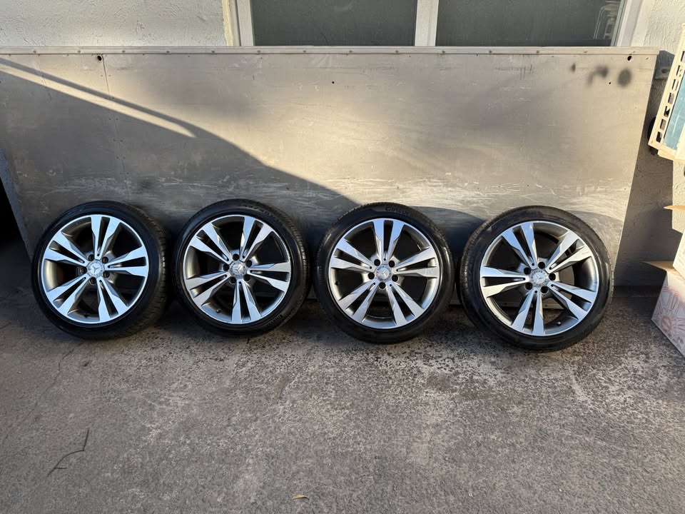 Mercedes Benz 18" Staggered C Class Alloy Wheels with Excellent Tyres