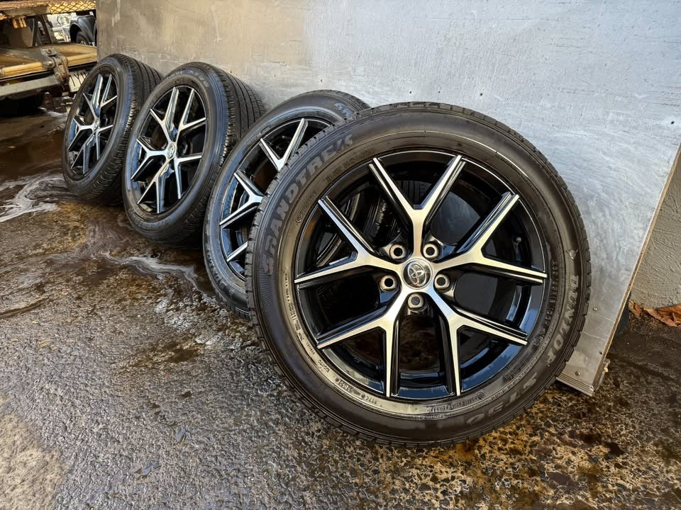Toyota RAV4 18” Alloy Wheels with Excellent Tyres