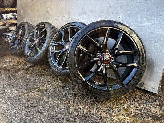Hyundai Veloster 18” Black Alloy Wheels with Michellin Tyres