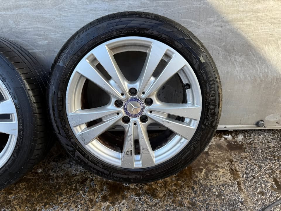 Mercedes 17” Alloy Wheels with Excellent Tyres