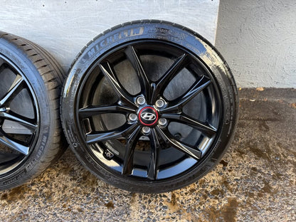 Hyundai Veloster 18” Black Alloy Wheels with Michellin Tyres