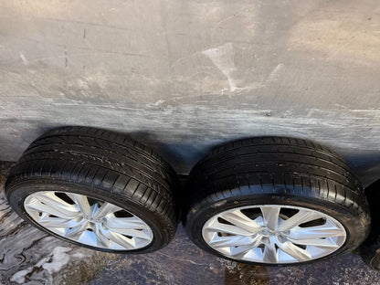 Lexus 17” Alloy Wheels with Excellent Tyres