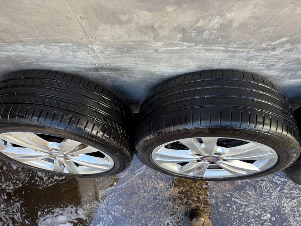 Mercedes 17” Alloy Wheels with Excellent Tyres