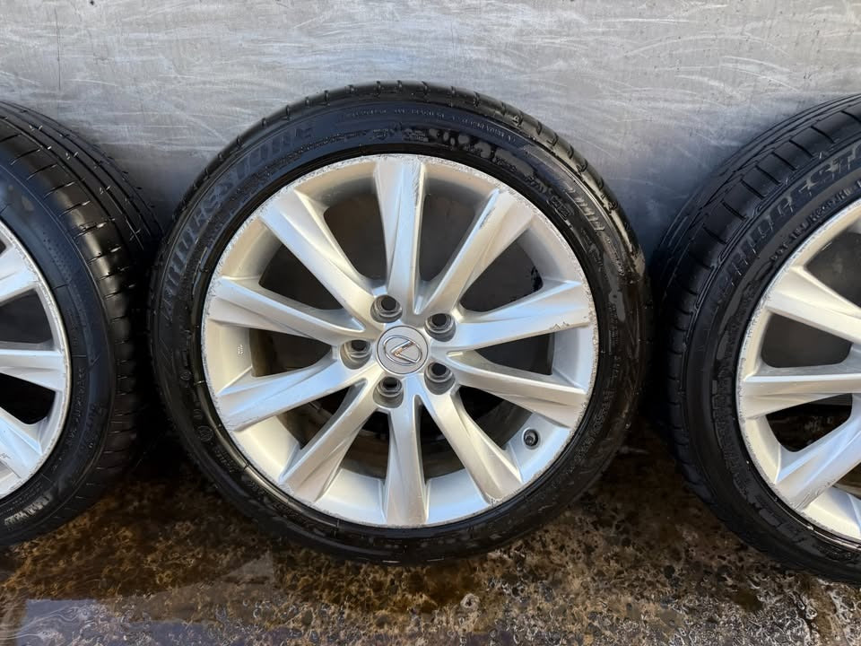 Lexus 17” Alloy Wheels with Excellent Tyres