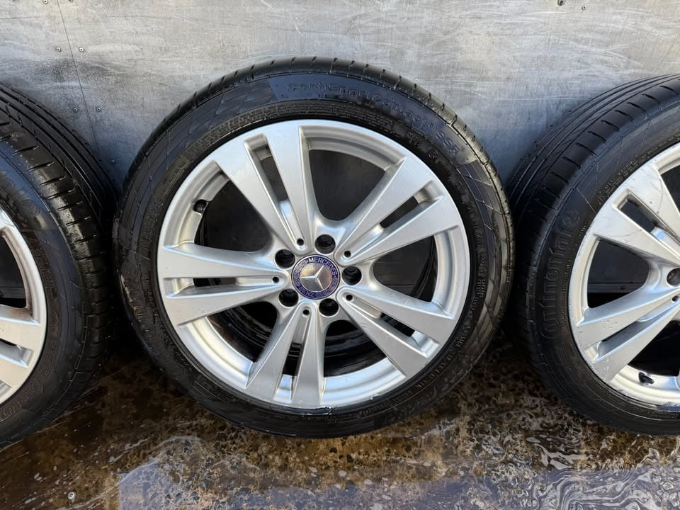 Mercedes 17” Alloy Wheels with Excellent Tyres