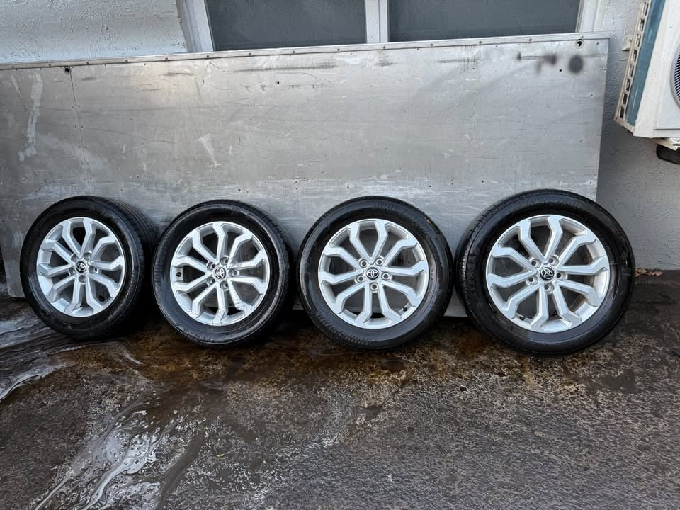 Toyota Yaris/Corolla Cross 17” Alloy Wheels with Tyres