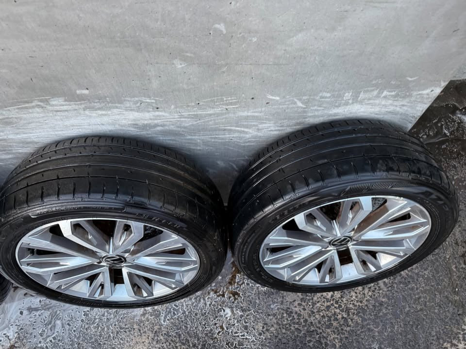 Volkswagen T-Roc 18” Alloy Wheels with Excellent Tyres