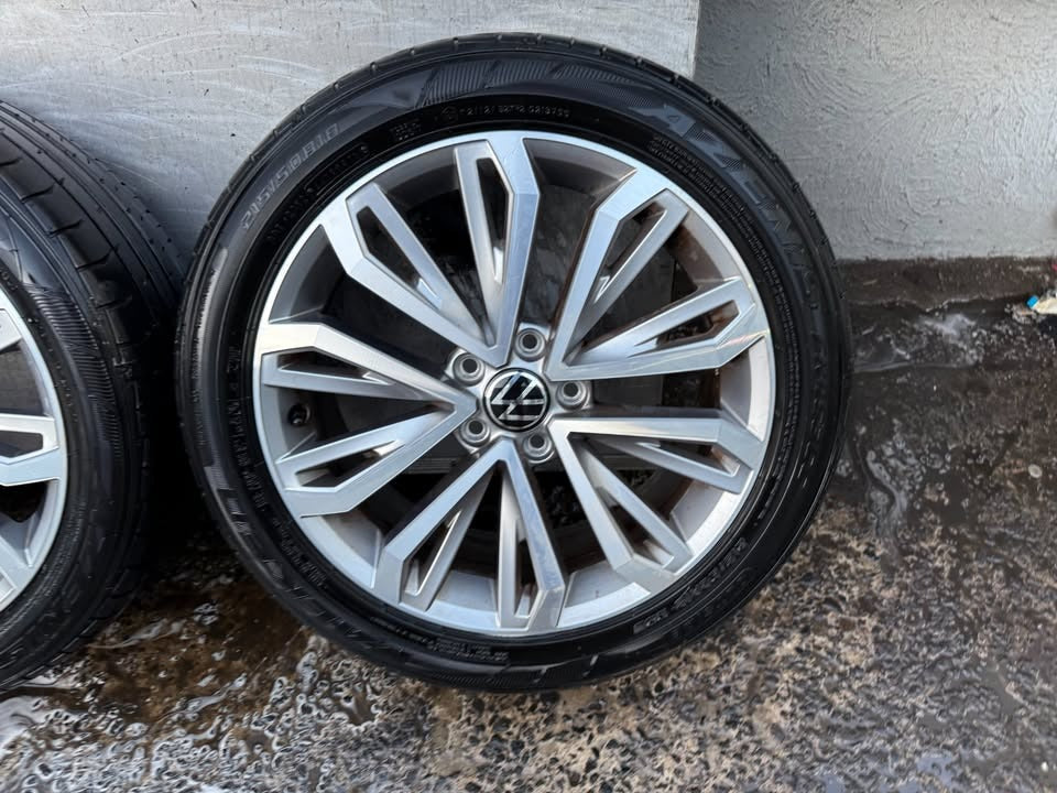 Volkswagen T-Roc 18” Alloy Wheels with Excellent Tyres