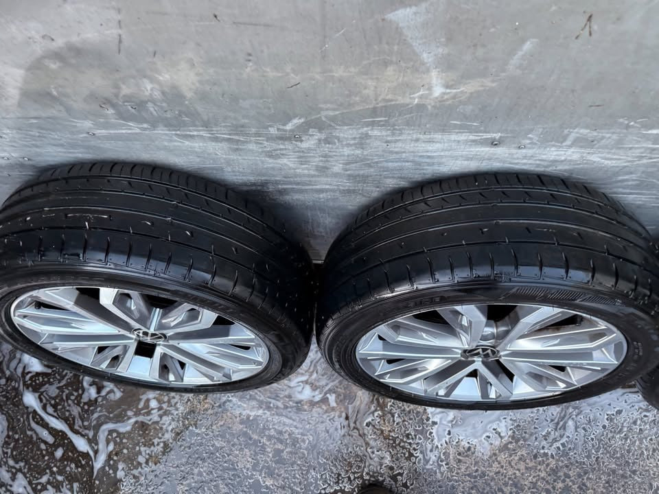 Volkswagen T-Roc 18” Alloy Wheels with Excellent Tyres