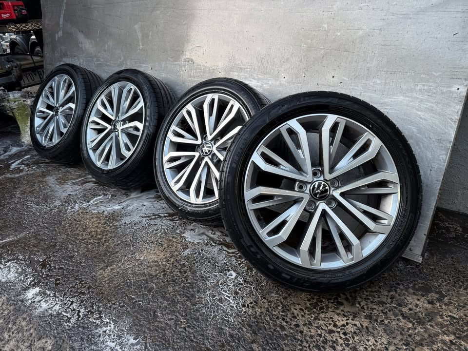 Volkswagen T-Roc 18” Alloy Wheels with Excellent Tyres