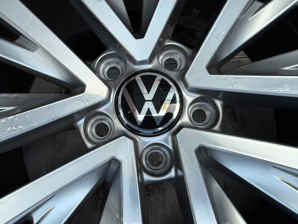 Volkswagen T-Roc 18” Alloy Wheels with Excellent Tyres