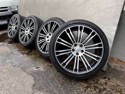 Land Rover Range Rover 22” Alloy Wheels with Excellent Tyres