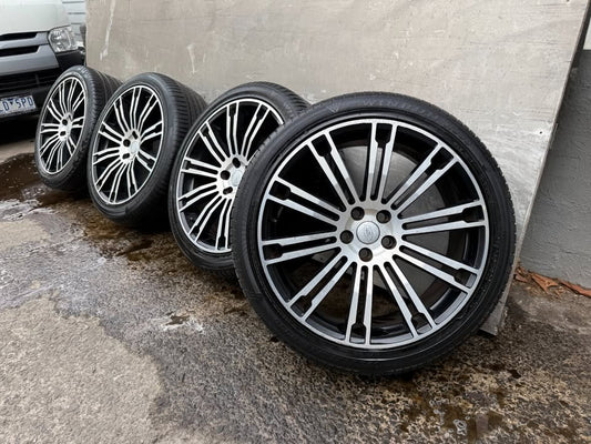 Land Rover Range Rover 22” Alloy Wheels with Excellent Tyres