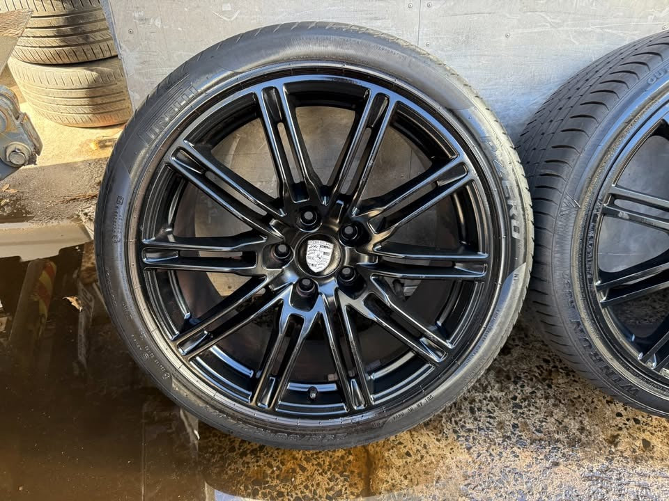 Porsche Cayenne 21” Alloy Wheels with Tyres