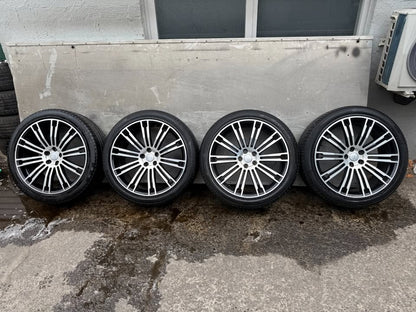 Land Rover Range Rover 22” Alloy Wheels with Excellent Tyres