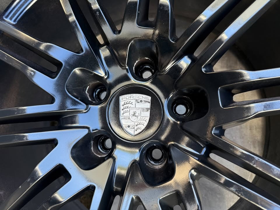 Porsche Cayenne 21” Alloy Wheels with Tyres