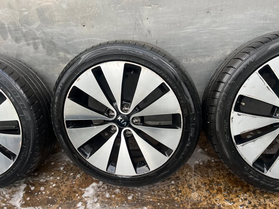 Kia Cerato 18" Alloy Wheels with Excellent Tyres