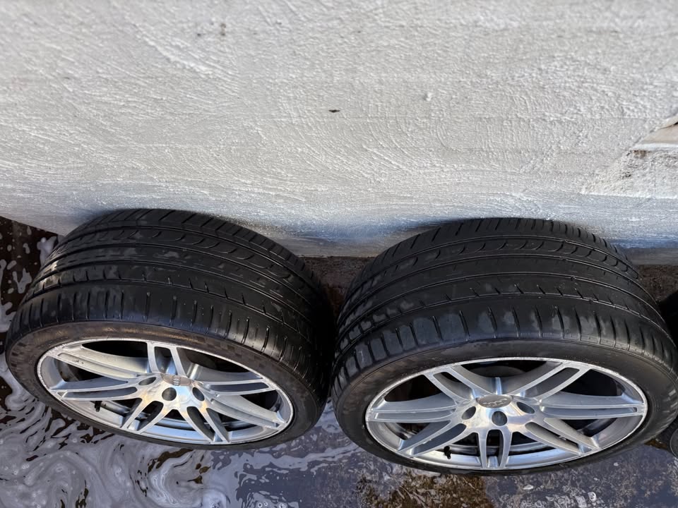 Audi Q7 21" Alloy Wheels with Tyres