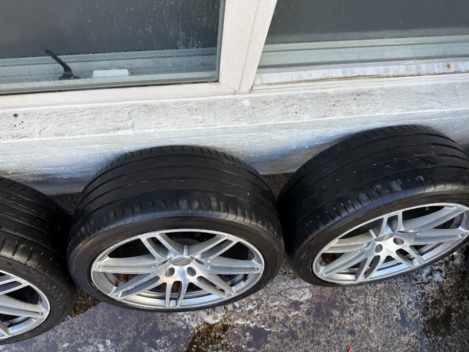 Audi Q7 21" Alloy Wheels with Tyres